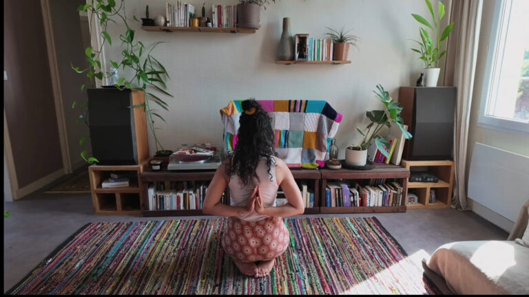 cours de yoga en ligne – Studio Canapé