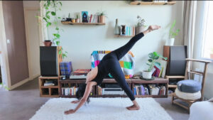 Studio de yoga en ligne : studio canapé